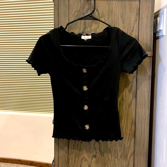 Tops - Black fitted tee, size small